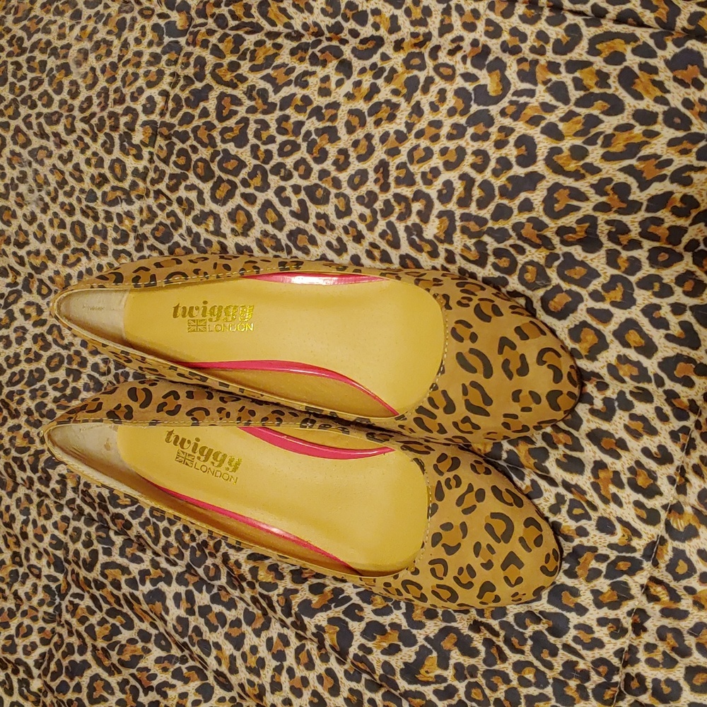 Twiggy London leopard print pumps